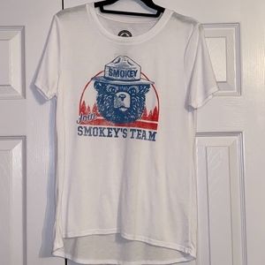 "smokey's tem" tee